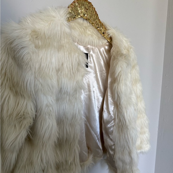 Women’s Mossimo jacket size medium crème fur - Picture 5 of 5